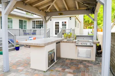 Outdoor kitchen and BBQ