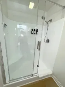 Shower in 2nd bathroom, shampoo, conditioner and body wash provided