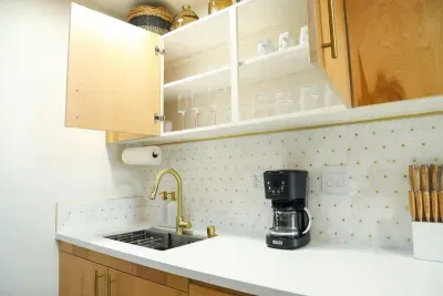 All the glassware you need - Wine glasses, water glasses and coffee mugs