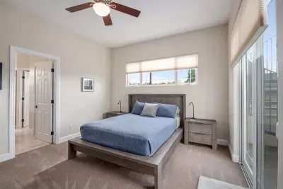 2nd Floor Queen Bedroom