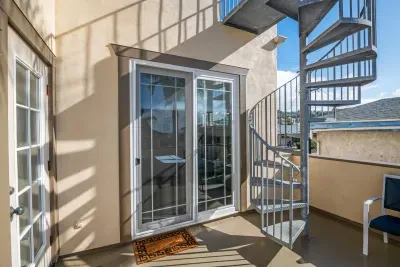 Spiral stairs leading to roof top deck