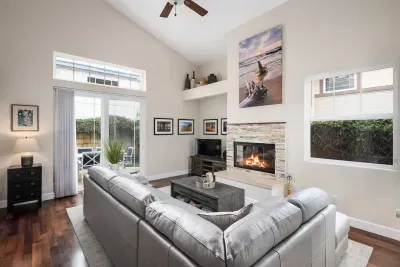 Living Room with Gas Fireplace
