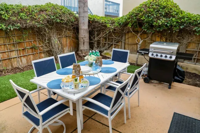 Patio dining for 6