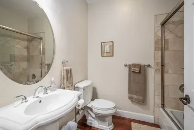 1st Floor Bathroom 