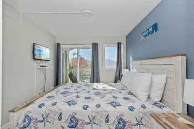 Mins 2 Ocean | Heated Pool + Arcade + Gym & More - image 5 of 132