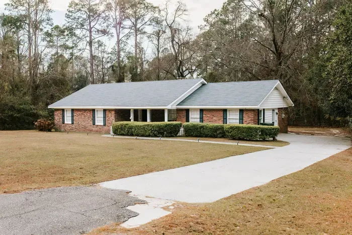 Charming single-level home with a spacious driveway, quiet surroundings, and easy access for your stay.