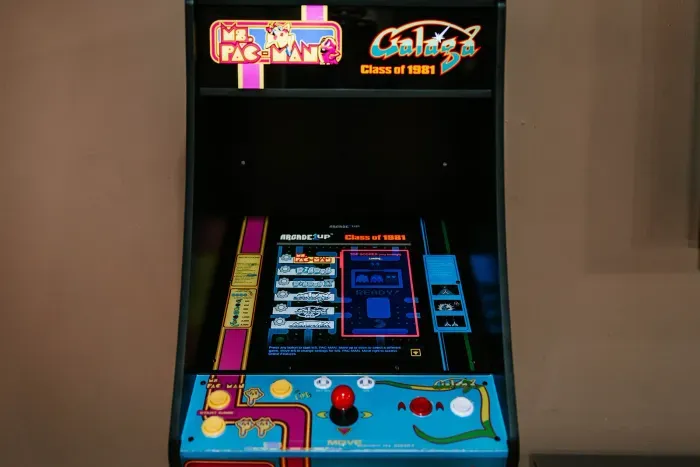 Classic arcade fun for nostalgic play and friendly competition anytime.