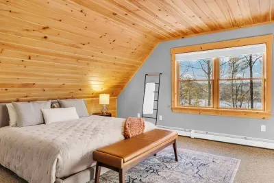 Discover a haven of tranquility where you can marvel at the ever-changing seasonal views of the lake and mountains, providing a picturesque and peaceful retreat.