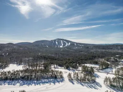 Embrace the beauty of nature, surrounded by stunning lakes and majestic mountains!