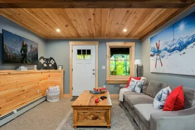 Dive into a game room designed for endless fun! Enjoy an Xbox with Game Pass for unlimited gaming, classic board games for lively matches, and a smart TV perfect for epic streams or big-screen gaming. A cozy spot where entertainment meets relaxation!