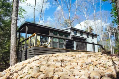 On the Edge at The Retreat at Deer Lick Falls