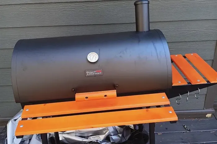 Charcoal Grill (Please note charcoal isn't provided)