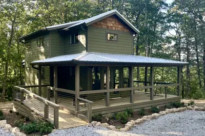 Piney House at The Retreat at Sunset Bluff