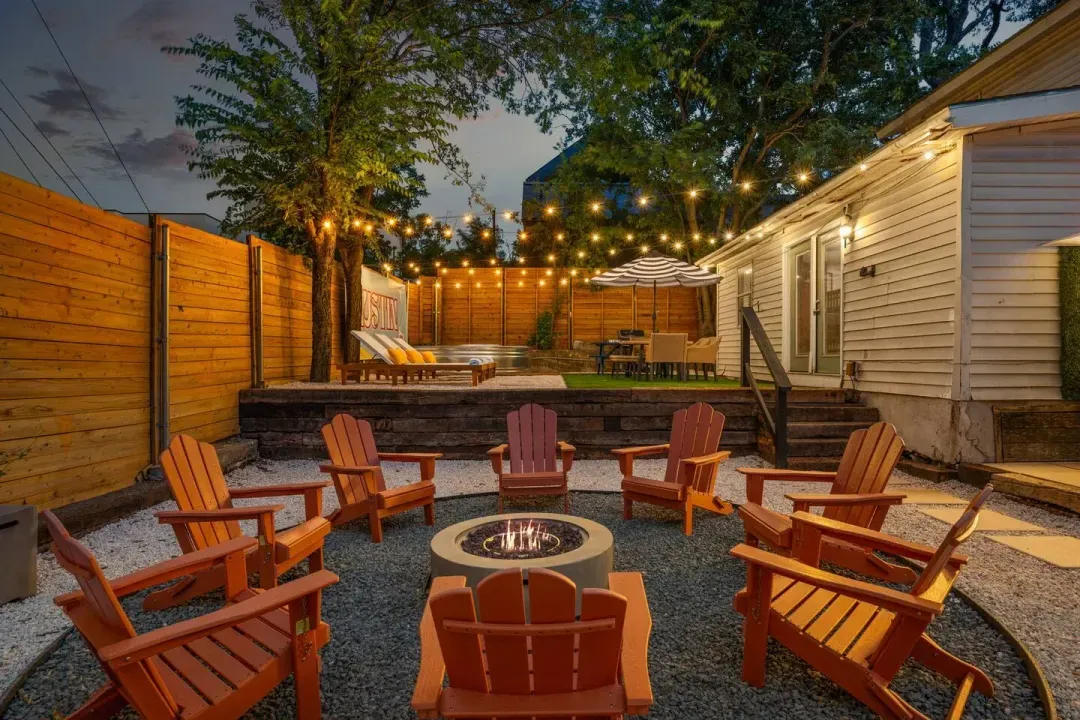 Lots of seating around the fire pit!