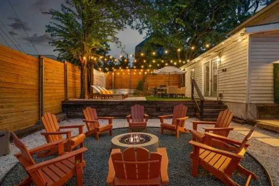 Lots of seating around the fire pit!
