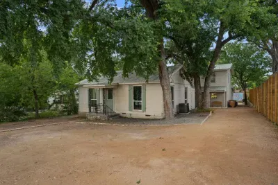 The front house is a cute bungalow with 3 additional bedrooms.  Separate from the bigger two story house in the back.