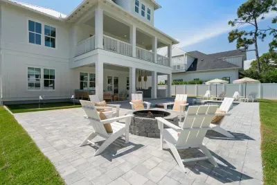 S’mores & starlit nights around the fire pit