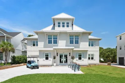 Cruise-ready: 7 bikes + golf cart for beach days & town exploring