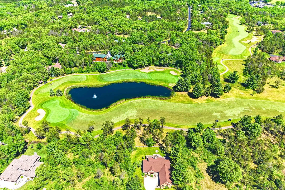 Aerial view of the 17th hole near Hidden on the 17th Hole Nekoosa, WI golf rental