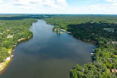 Lake Petenwell: Vacation Rental vs Hotel featured image