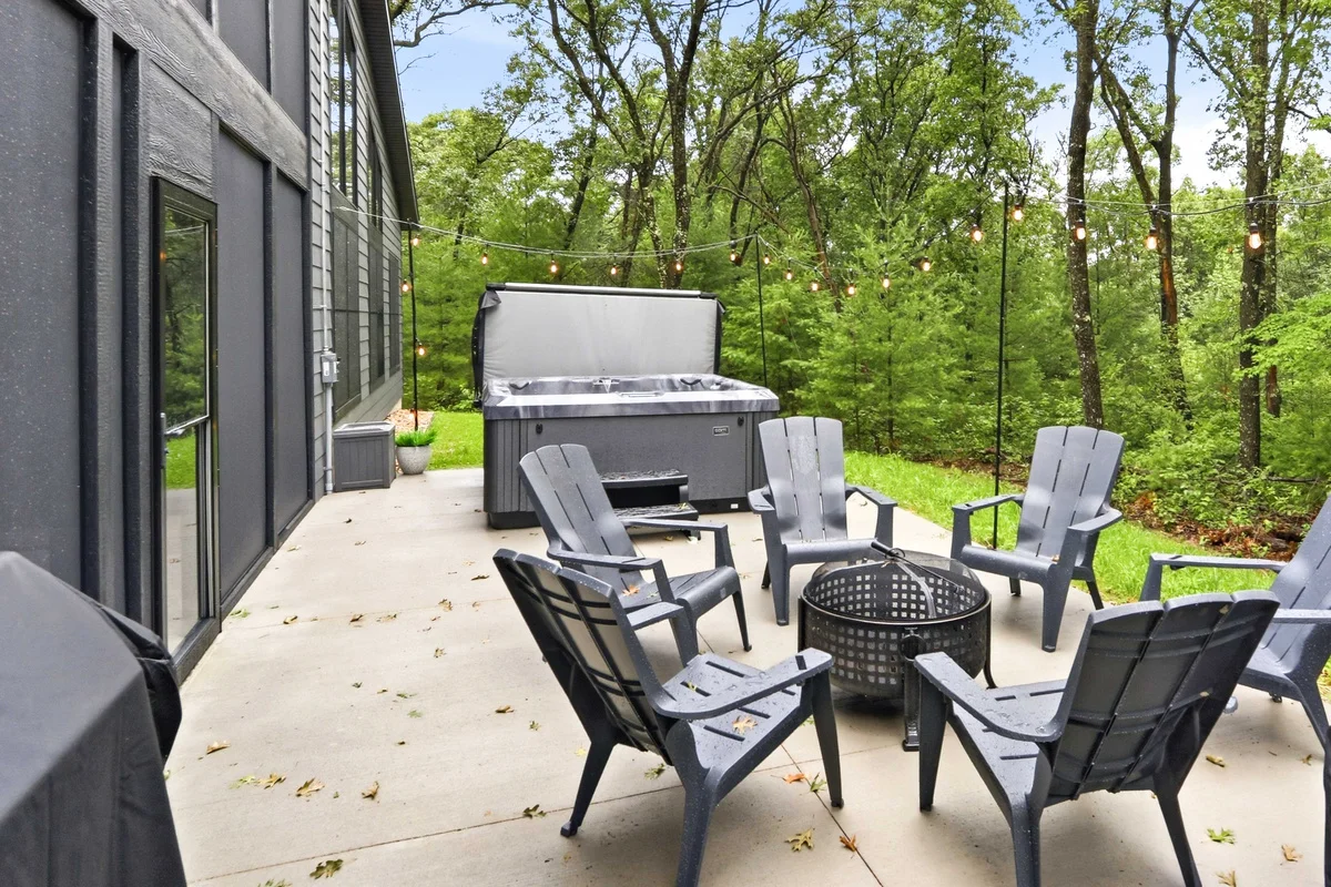 Outdoor patio with hot tub near Wisconsin golf and lake country, a stay to pair with Green Bay WI trips