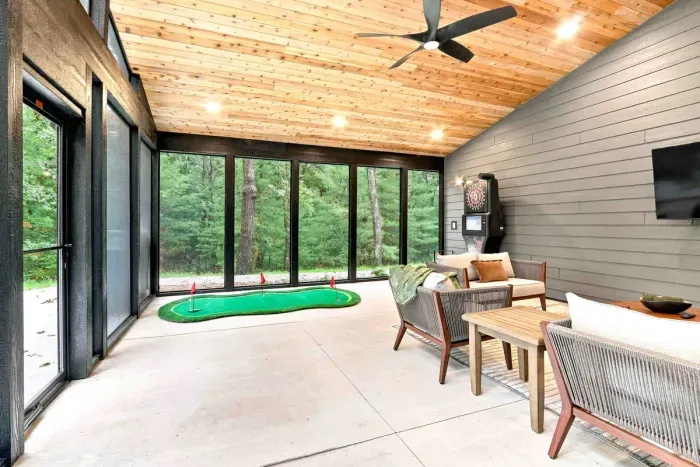 Play a round on the indoor putting green, then relax in the screened-in patio with wooded views all around.