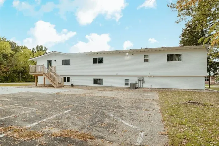 Discover tranquility in the heart of Manor, Washington

Parking area
Free parking