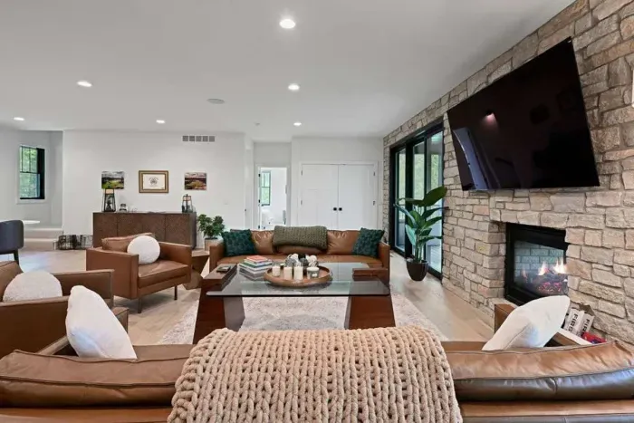 Comfortable TV-facing lounge w/ room to stretch out