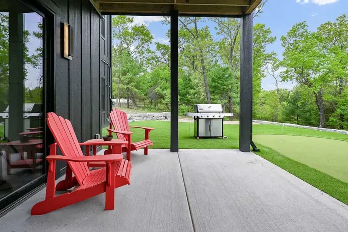 An inviting space for outdoor lounging