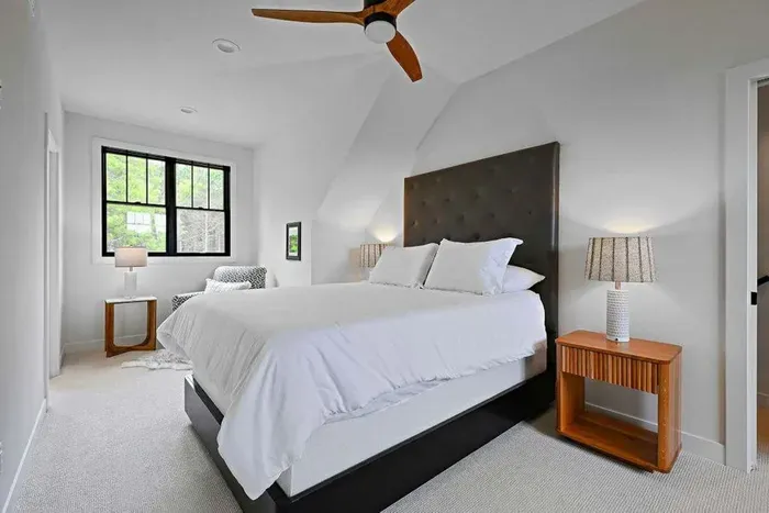 Bright sleeping space w/ nightstands and a balanced layout