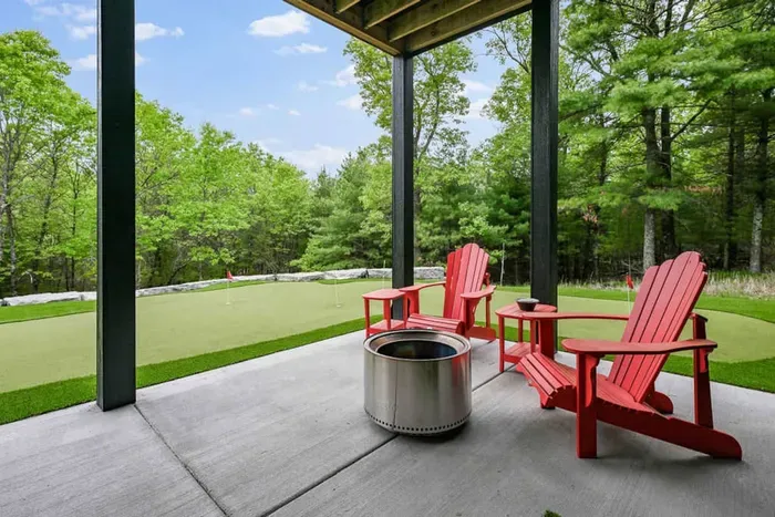 An inviting space for outdoor lounging