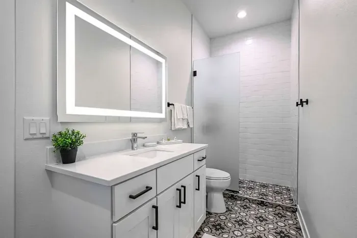Modern fixtures for a refreshing experience
