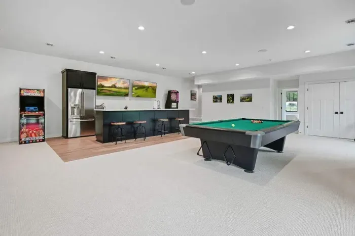 Fun game area w/ a pool table for laid-back entertainment