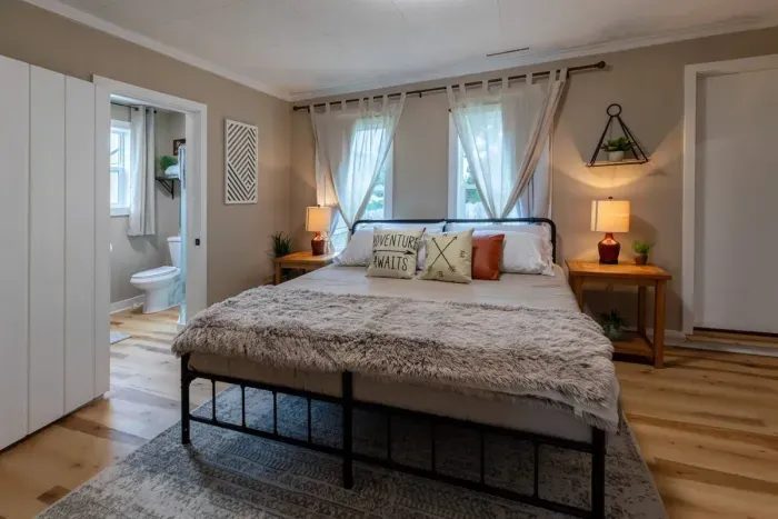 Indulge in comfort at our Airbnb retreat with a luxurious King bed. Beat the heat with an efficient air conditioning system for a refreshing stay. Discover ultimate relaxation with our thoughtfully designed bedroom.