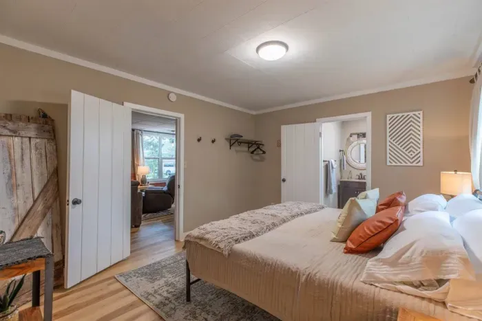 Indulge in comfort at our Airbnb retreat with a luxurious King bed. Beat the heat with an efficient air conditioning system for a refreshing stay. Discover ultimate relaxation with our thoughtfully designed bedroom.