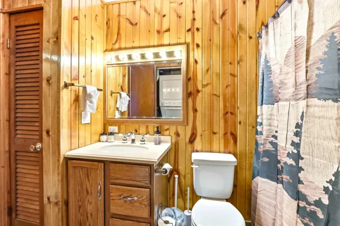 Cozy Bathroom Featuring Stylish Wood Details