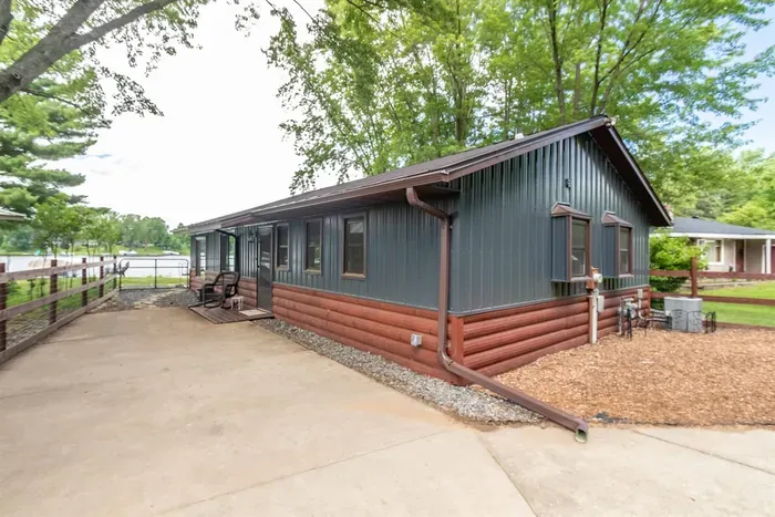 Rustic waterfront cabins in Nekoosa, WI ideal for group stays and nature lovers.