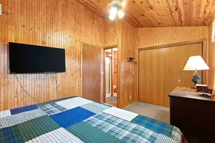 Natural textures and soft lighting make it a perfect space for relaxation and restful nights.