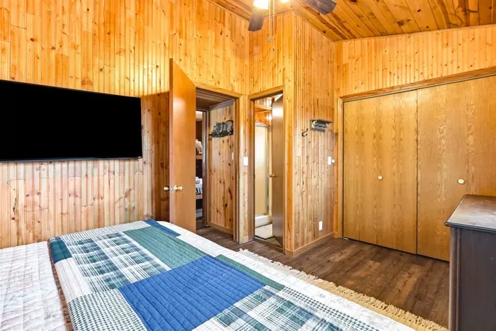 Spacious retreat featuring warm wood décor and a bright, peaceful atmosphere for your Wisconsin getaway.