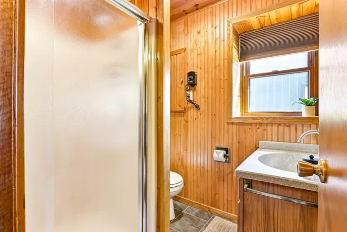 Elegant Bathroom with Natural Wooden Touches