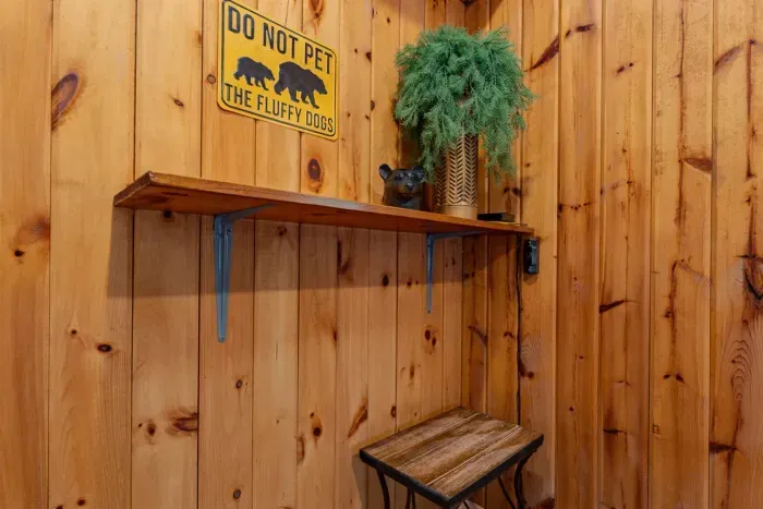 Sleek and functional – everything you need to whip up a delicious mealKitchenStainless refrigeratorstoveCoffee makerKitchenette Oven