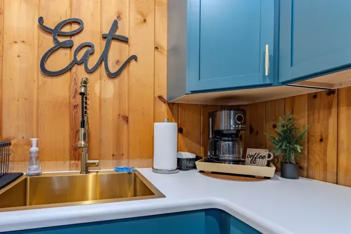 Sleek and functional – everything you need to whip up a delicious mealKitchenStainless refrigeratorstoveCoffee makerKitchenette Oven