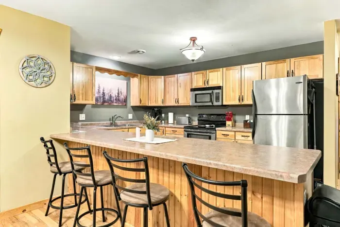 Whip up your favorite recipes in a fully stocked kitchen designed for entertaining. Enjoy ample counter space, full-size stainless steel appliances, and a comfortable bar area where guests can pull up a stool and chat while you cook.