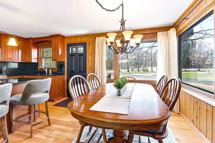 Cook and dine with ease in a well-equipped kitchen space.