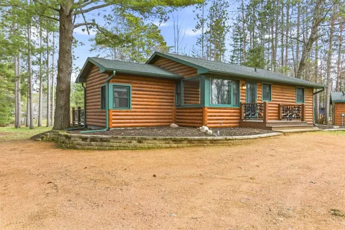Cozy Sherwood Shores cabin with peaceful outdoor views and nature vibes.