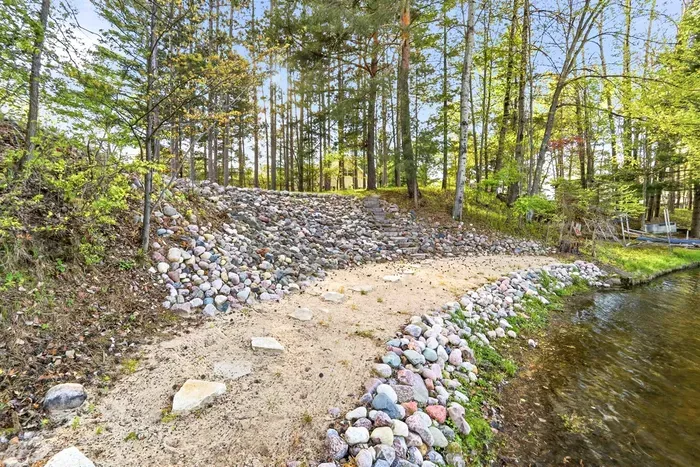 Wander from the trees to the water’s edge and enjoy a peaceful setting made for paddling, swimming, and unwinding.
