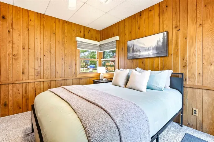 Comfortable bedroom ideal for relaxing after a long day.