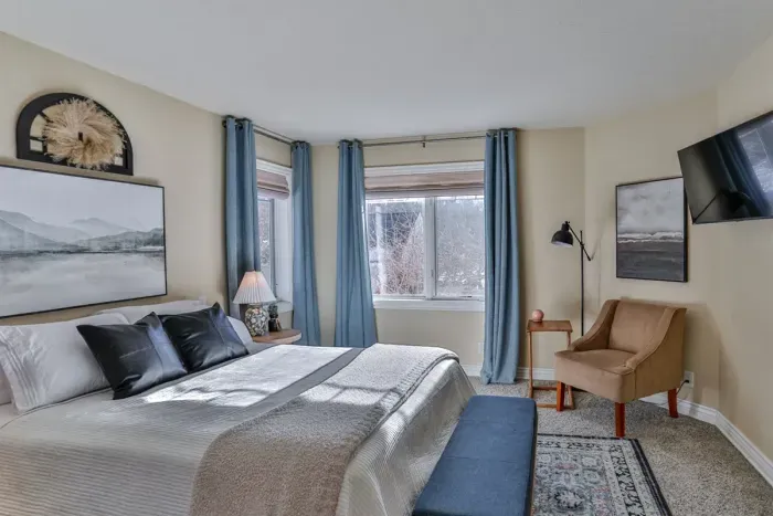 This modern bedroom is thoughtfully designed with warm lighting, creating a cozy and relaxing atmosphere for a restful night’s sleep.