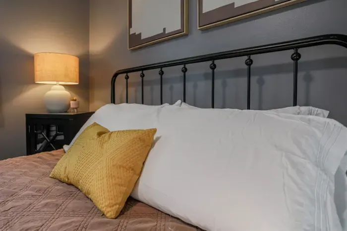 Spacious and bright bedroom with a plush queen-sized bed, luxury linens, and a peaceful atmosphere to guarantee a restful sleep during your stay.