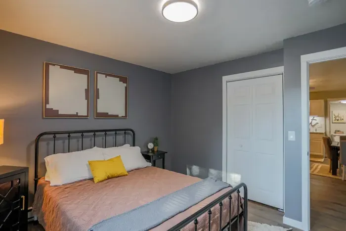 Spacious and bright bedroom with a plush queen-sized bed, luxury linens, and a peaceful atmosphere to guarantee a restful sleep during your stay.
